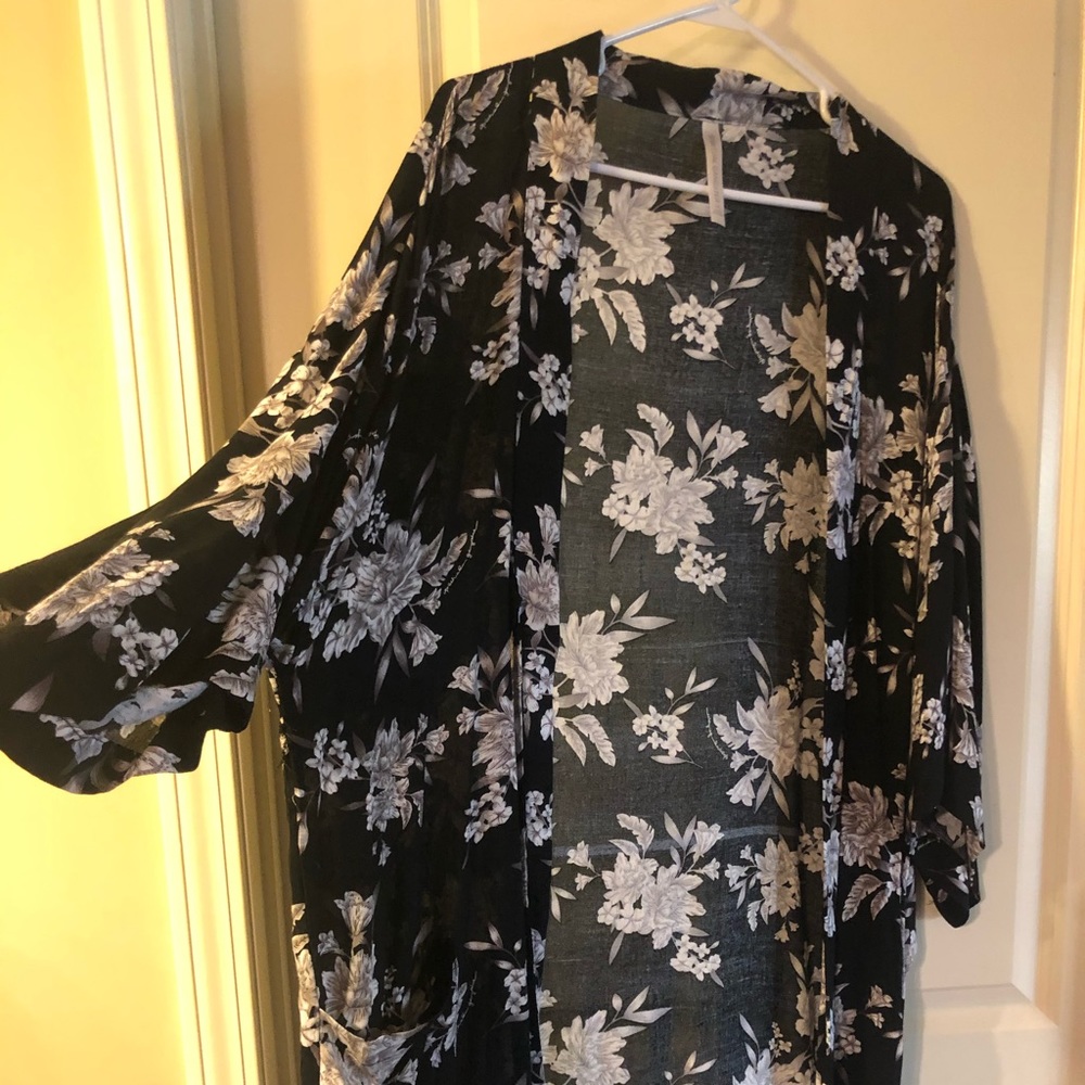 Spiritual Gangster Kimono - Picture 2 of 3